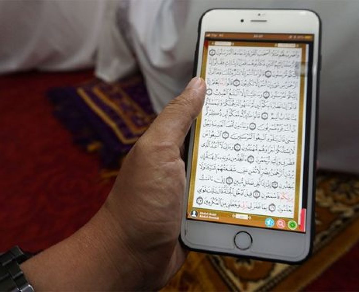 reading quran without wudu on phone